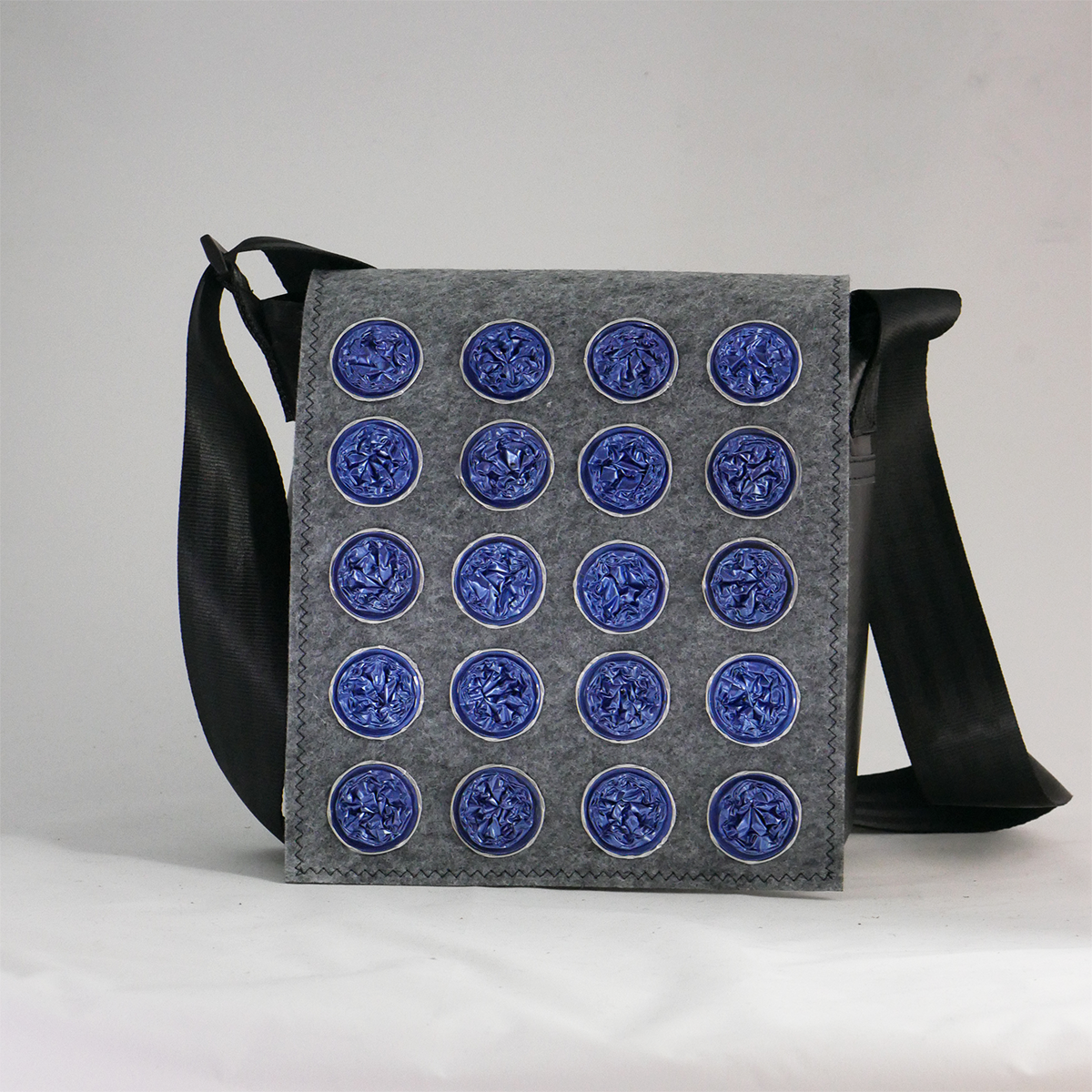 tasche-mit-wechseldeckel-grau-blau